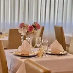 Sirena Deluxe Hotell *
