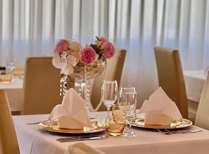 Sirena Deluxe Hotel *